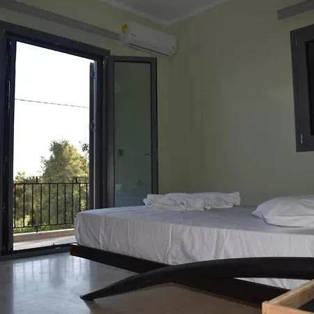 Sunset Lefkas 圣爱奥尼斯米科