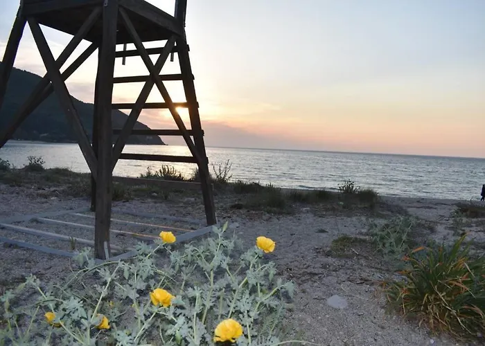 Sunset Lefkas 圣爱奥尼斯米科